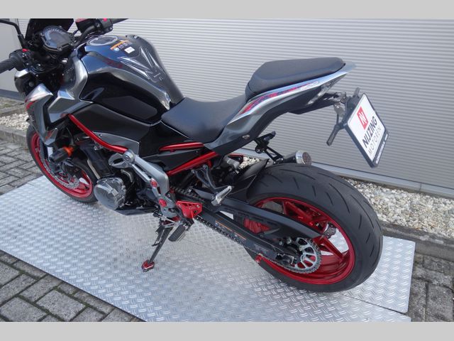 kawasaki - z900