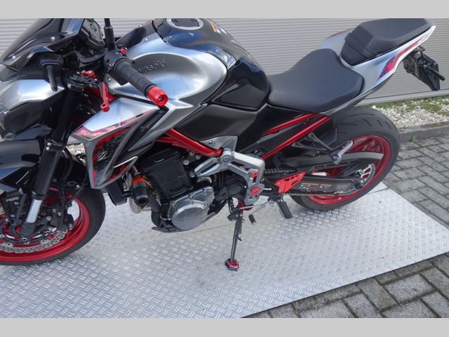 kawasaki - z900