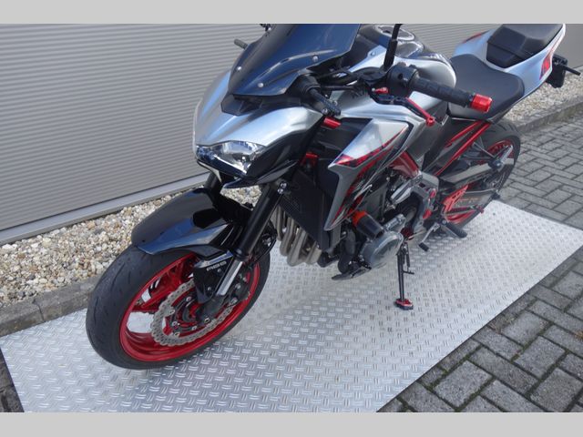 kawasaki - z900