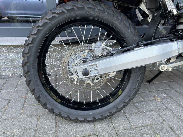 suzuki - dr-z-4-s