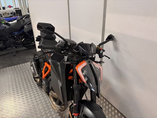 ktm - 1290-super-duke-r