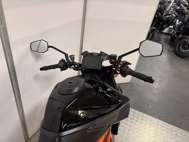 ktm - 1290-super-duke-r