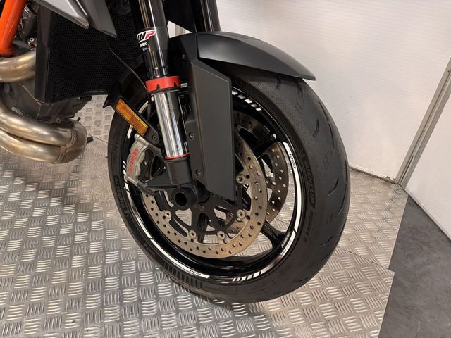 ktm - 1290-super-duke-r