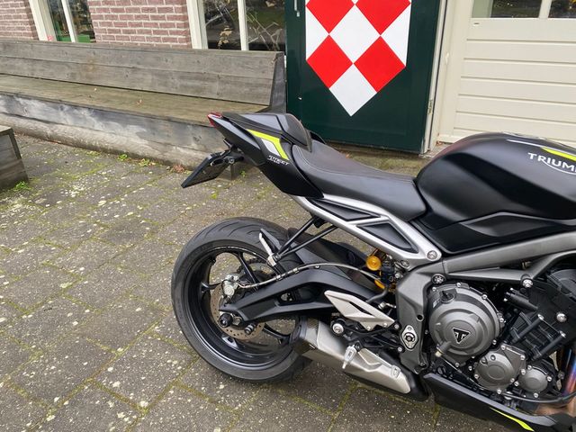 triumph - street-triple-rs