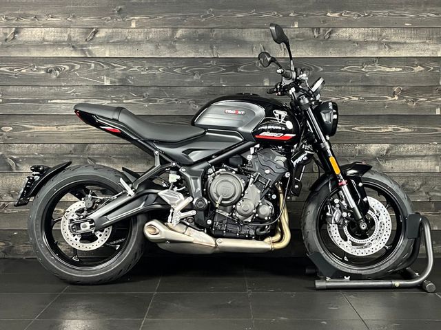 triumph - trident-660