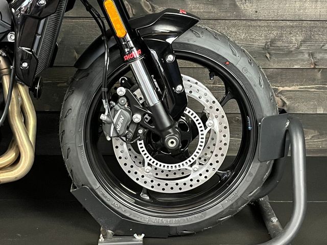 triumph - trident-660