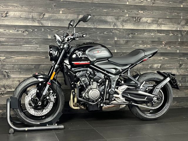 triumph - trident-660