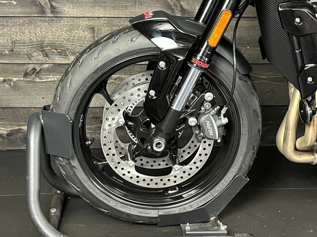 triumph - trident-660