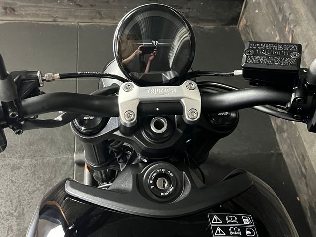 triumph - trident-660