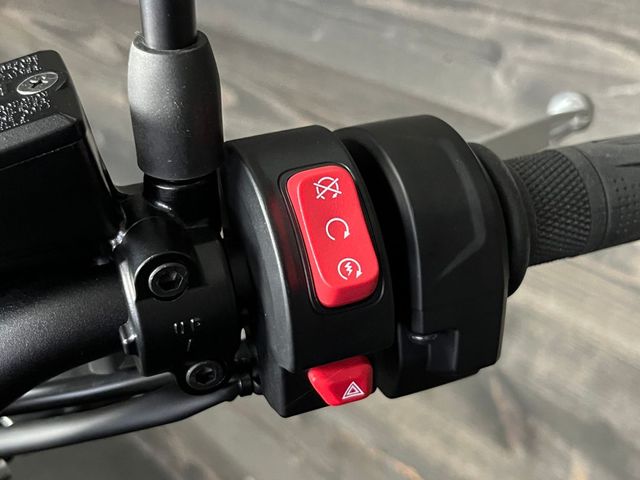 triumph - trident-660