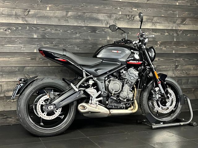 triumph - trident-660