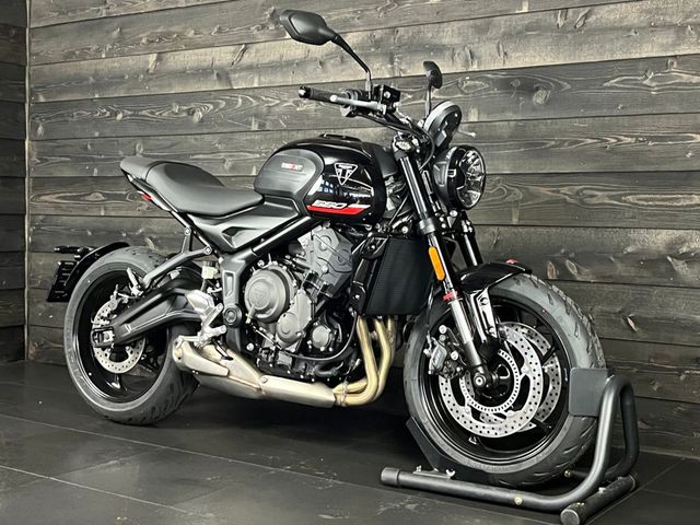 triumph - trident-660