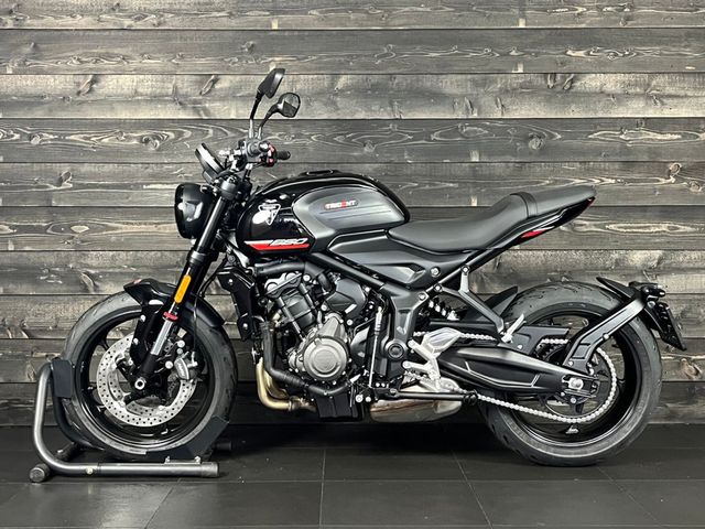 triumph - trident-660