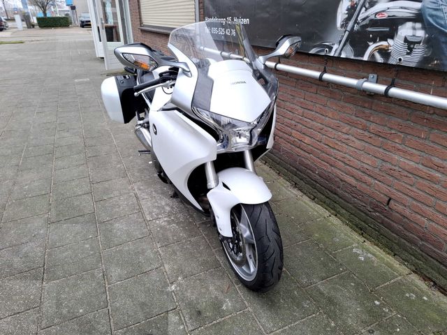 honda - vfr-1200-f-dct-c-abs