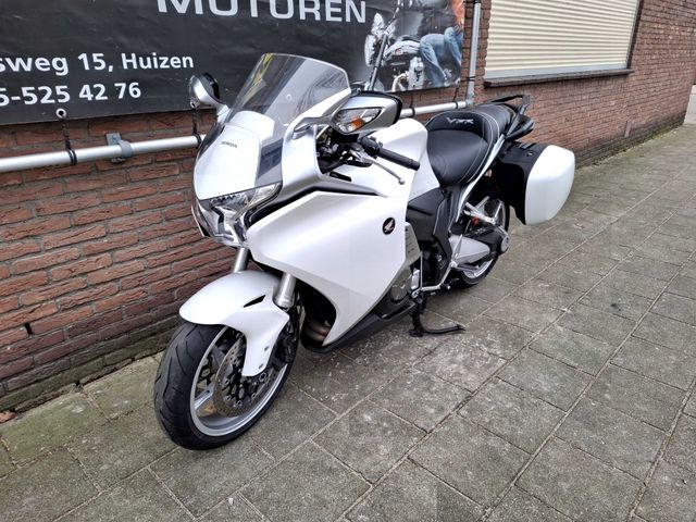 honda - vfr-1200-f-dct-c-abs
