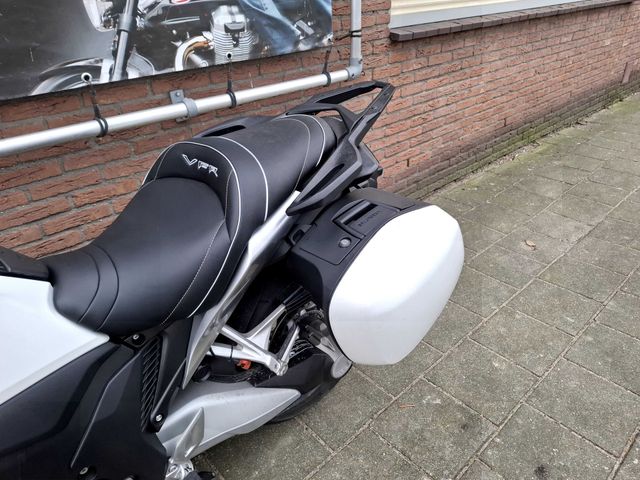 honda - vfr-1200-f-dct-c-abs