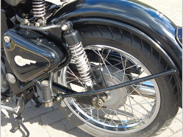 royal-enfield - classic-500