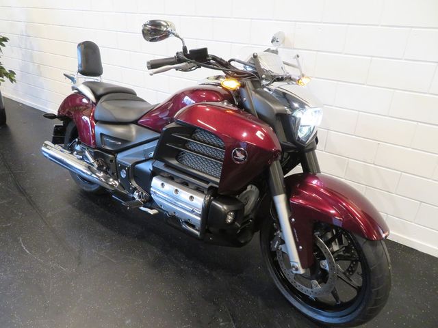honda - gl-1800-goldwing-bagger