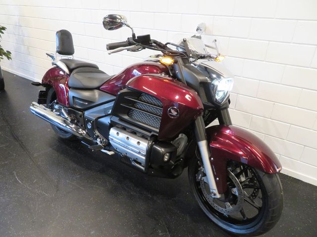 honda - gl-1800-goldwing-bagger