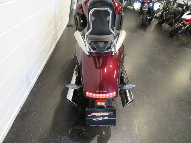 honda - gl-1800-goldwing-bagger
