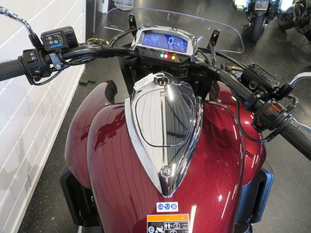 honda - gl-1800-goldwing-bagger