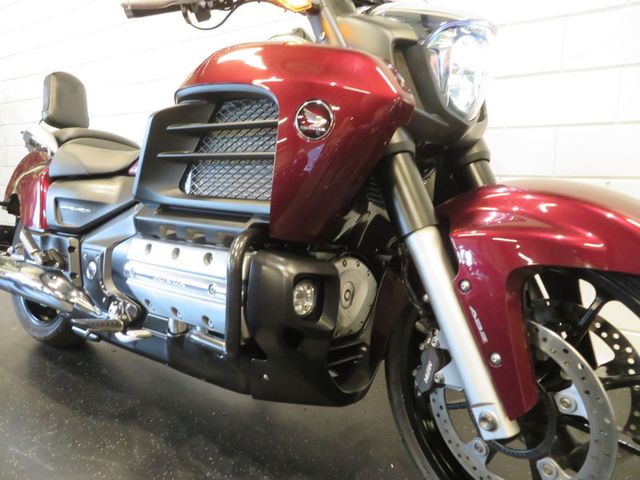 honda - gl-1800-goldwing-bagger