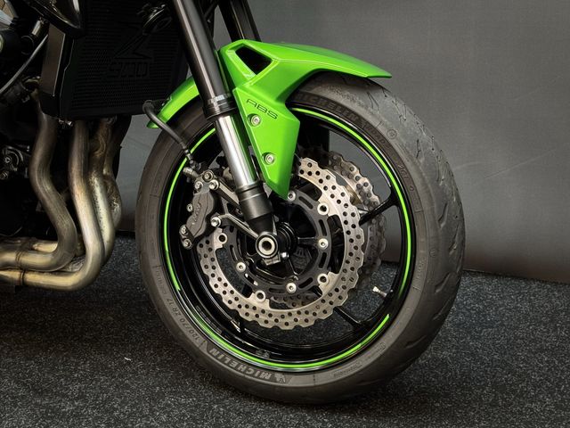 kawasaki - z900