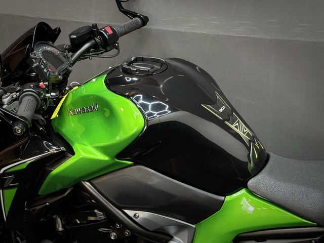 kawasaki - z900