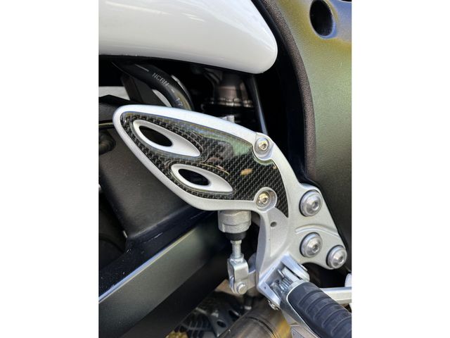 suzuki - gsx-r-1300-hayabusa