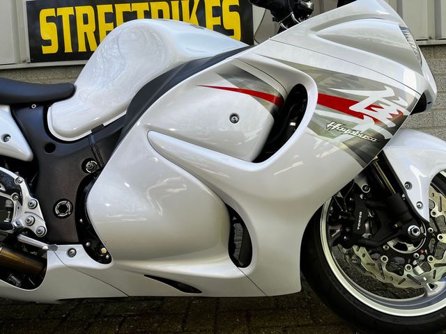 suzuki - gsx-r-1300-hayabusa