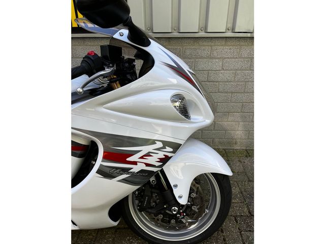 suzuki - gsx-r-1300-hayabusa