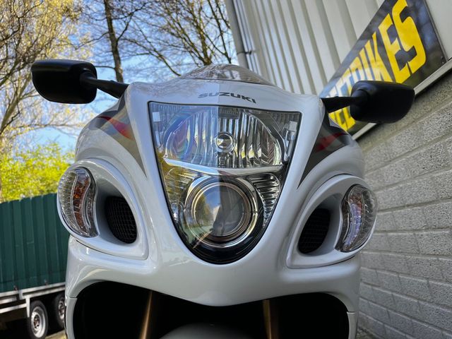 suzuki - gsx-r-1300-hayabusa