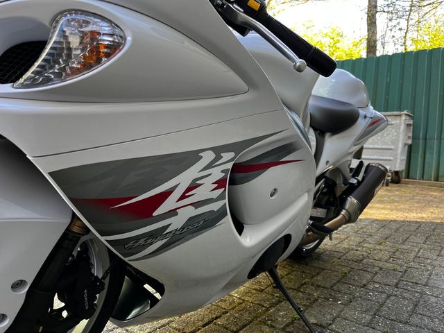suzuki - gsx-r-1300-hayabusa