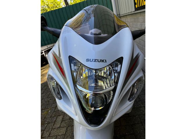 suzuki - gsx-r-1300-hayabusa