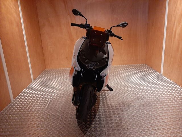 bmw - ce-04