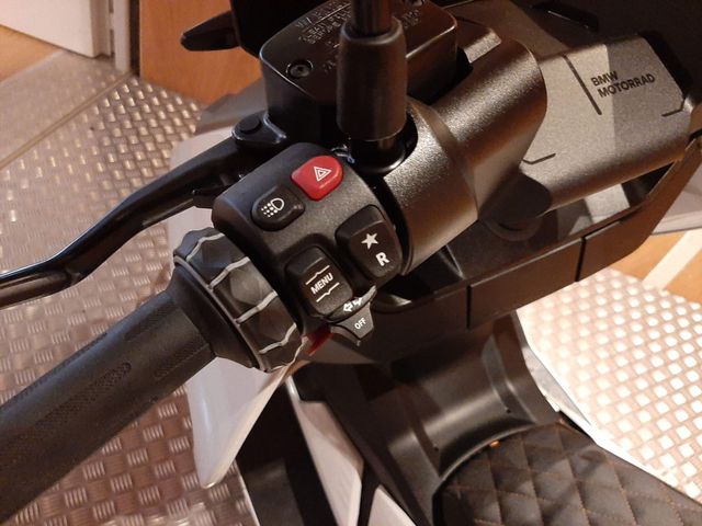 bmw - ce-04