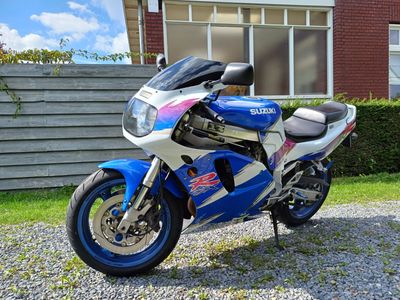 SUZUKI GSX-R 750 W – foto 3