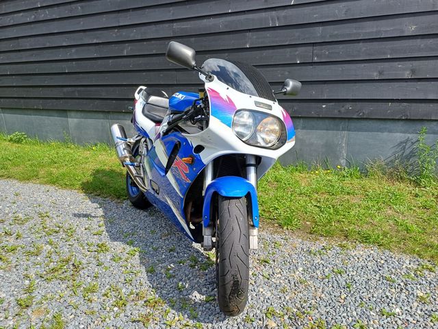 suzuki - gsx-r-750-w