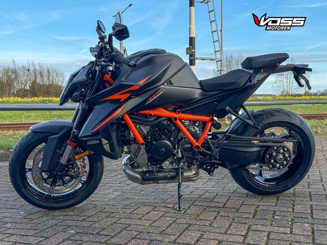 ktm - 1390-super-duke-r