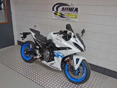 SUZUKI GSX-8R – foto 3