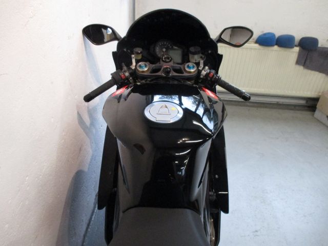 aprilia - rsv-1000-r-factory