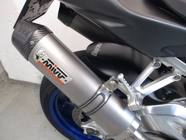 aprilia - rsv-1000-r-factory