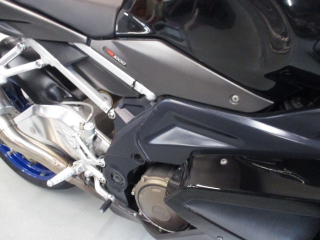 aprilia - rsv-1000-r-factory