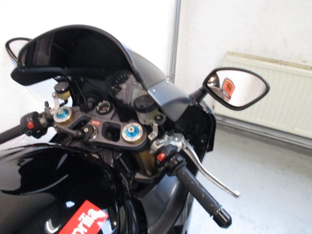 aprilia - rsv-1000-r-factory