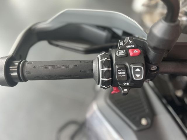 bmw - r-1300-gs-adventure-triple-black