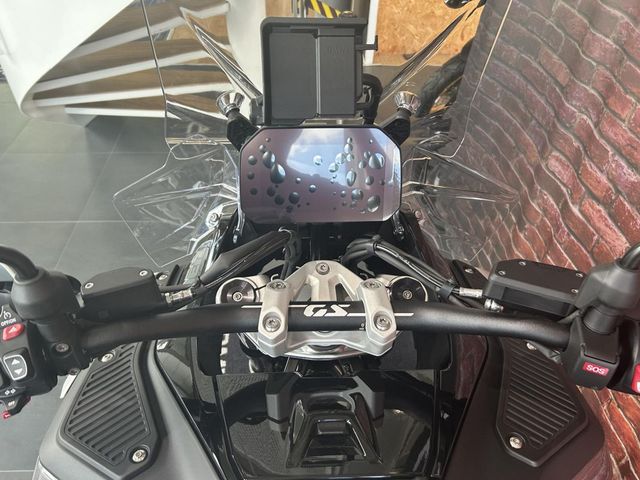 bmw - r-1300-gs-adventure-triple-black