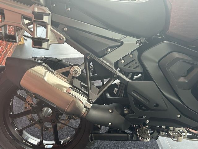 bmw - r-1300-gs-adventure-triple-black