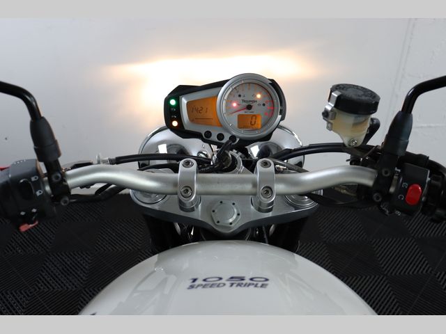 triumph - speed-triple-1050