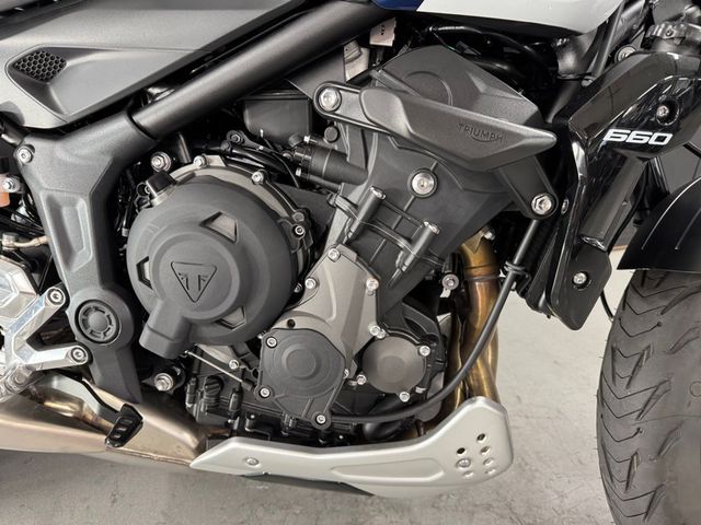 triumph - trident-660