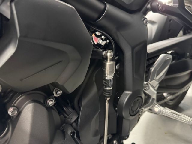 triumph - trident-660